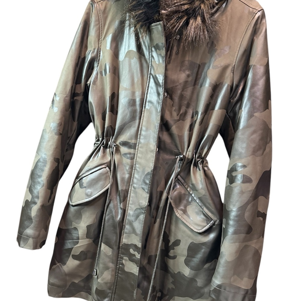 Green and Black Bomber Jacket with High Collar and Lightweight Material